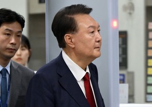 Arrested ex-President Yoon skips insurrection trial hearing for 1st time