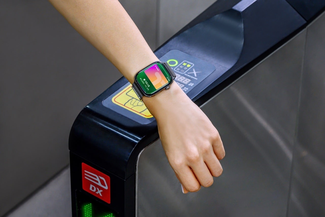 With Apple Pay T-money now available, users can ride public transportation across Korea simply by tapping their iPhone or Apple Watch without unlocking the device. (Apple)