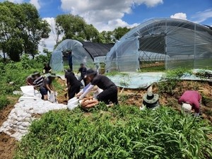 Nearly 600 deployed to flood zones for community service