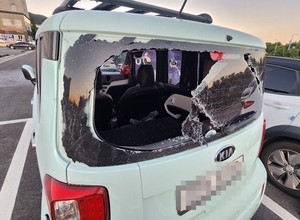 Woman stabbed in parking lot, attacker caught by civilians