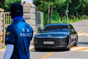 Yoon strongly resists special counsel's attempt to arrest him for questioning