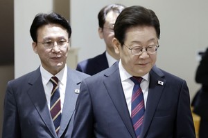 Lee's office considers splitting Finance Ministry
